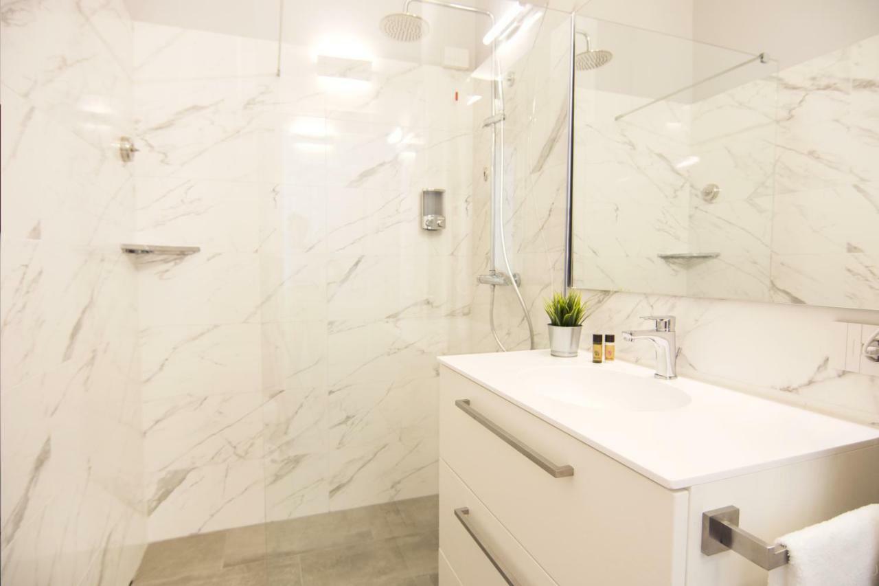 La Quadra Suites - Central Apartments In Iseo With Daily Housekeeping Quarto foto